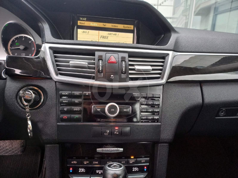 Mercedes-Benz E 220 2009 god TOP MOZE ZAMJENA