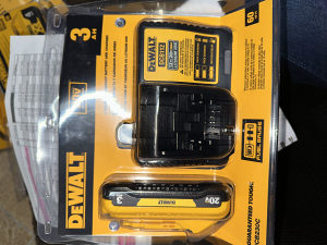 DEWALT LITHIUM COMPACT BATTERY 20V/3AH & CHARGER