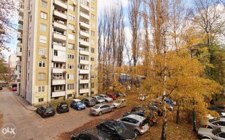Uredan i lijepo namješten trosoban stan, Grbavica