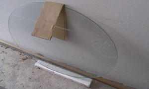 Ovalno staklo za sto, 105x63cm.