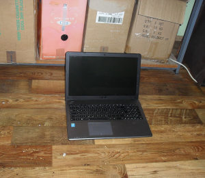 Laptop Asus F550C za dijelova