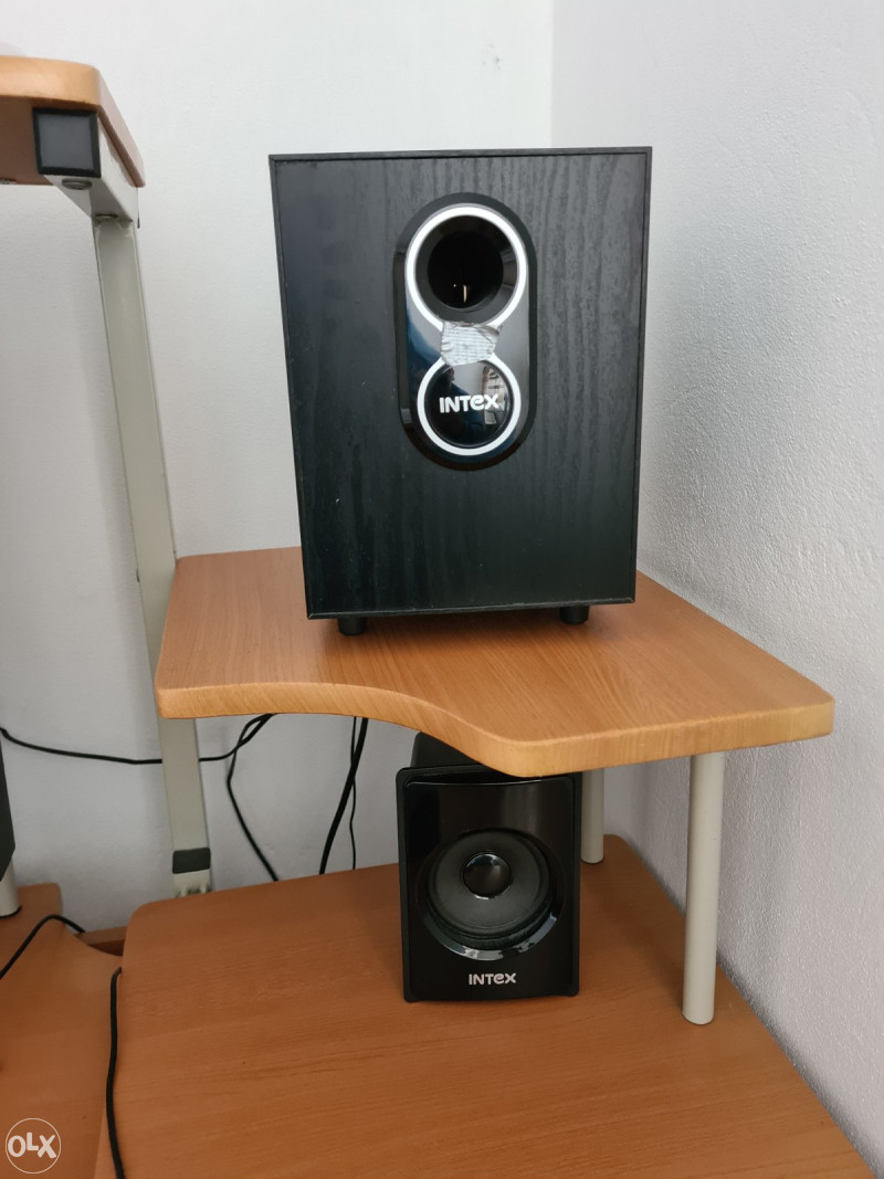 Racunar + Monitor + Woofer zvucnici + Tastatura i mis