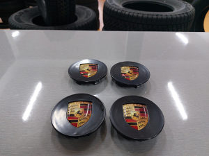 Porsche Crni čepovi za feluge 75mm