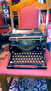Pisaća mašina UNDERWOOD - antikvitet