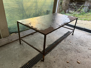 Radni sto metalni stol bravarski mehanicarski pult
