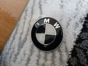 BMW znak 82 mm crno bijeli, prednji za sve modele