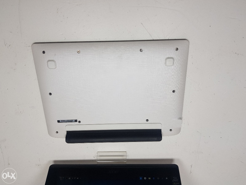 Laptop Acer Aspire Switch 10E (Atom/2GB/32GB SSD/6h)