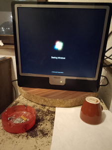 Kompjuter i monitor