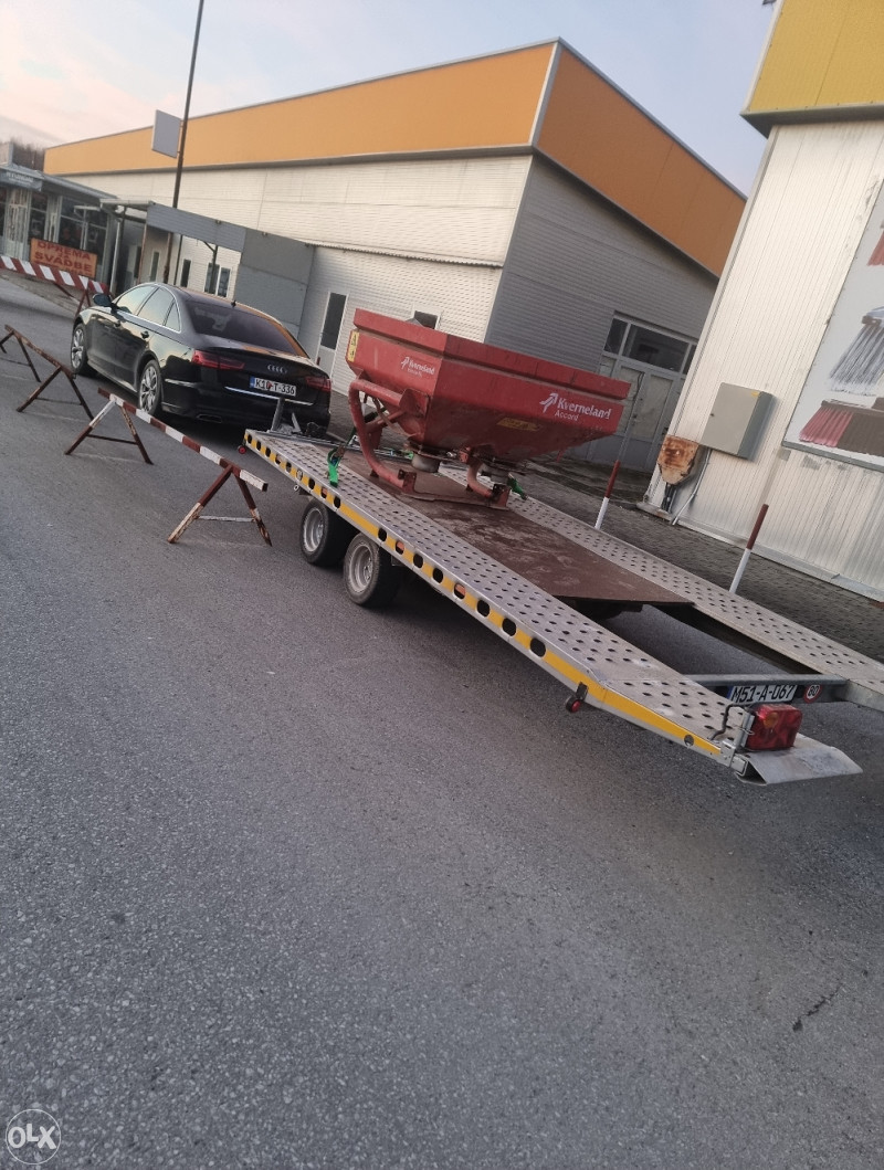 Auto prikolica,labudica,šlepa