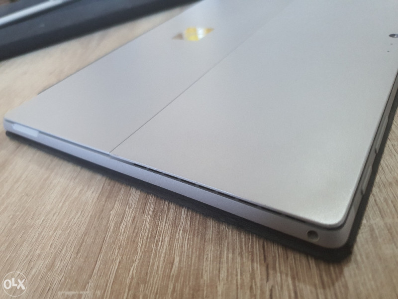 MICROSOFT SURFACE PRO 5 (i7) 8GB RAM / tablet & laptop