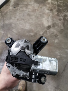 Motorić zadnjeg brisača Opel Zafira B 05-15