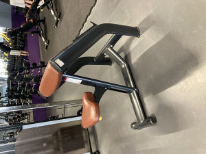 Scot klupa, fitnes oprema, teretana, technogym