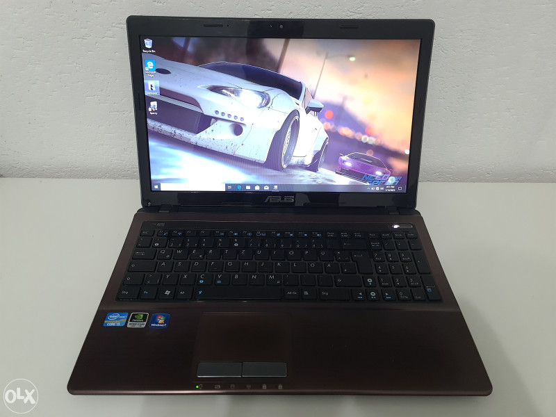 Gaming laptop ASUS i5 8GB RAM 15.6" NVIDIA 1GB graf