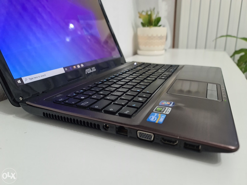 Gaming laptop ASUS i5 8GB RAM 15.6" NVIDIA 1GB graf
