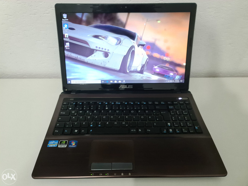 Gaming laptop ASUS i5 8GB RAM 15.6" NVIDIA 1GB graf