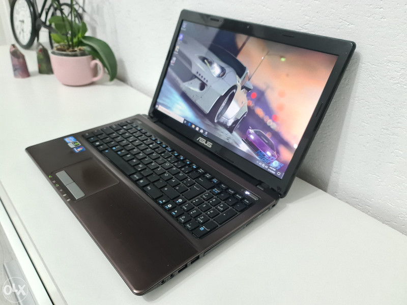 Gaming laptop ASUS i5 8GB RAM 15.6" NVIDIA 1GB graf