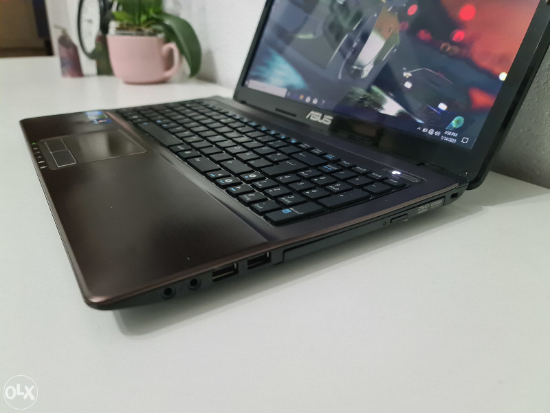 Gaming laptop ASUS i5 8GB RAM 15.6" NVIDIA 1GB graf