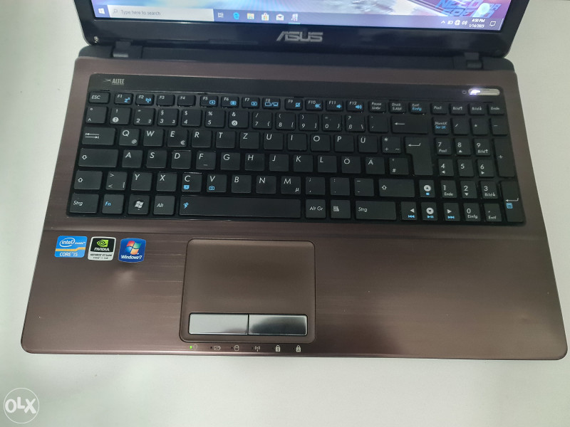 Gaming laptop ASUS i5 8GB RAM 15.6" NVIDIA 1GB graf