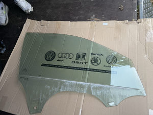 Audi Q8 sajba prozori prednji lijevi i desni vrata