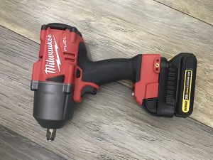 Milwaukee adapter za Dewalt baterije