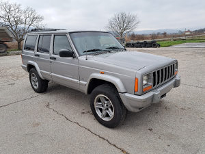 Jeep Cherokee 4x4 of road