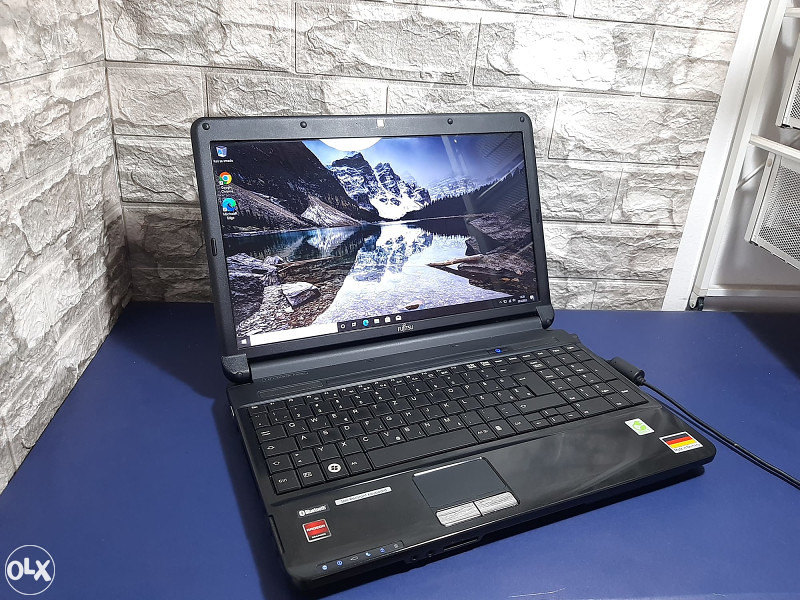 Laptop Siemens Fujitsu 15.6" *i3-M350/4GB RAM/250GB*