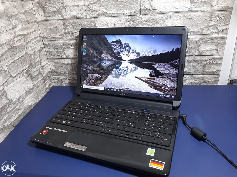 Laptop Siemens Fujitsu 15.6" *i3-M350/4GB RAM/250GB*