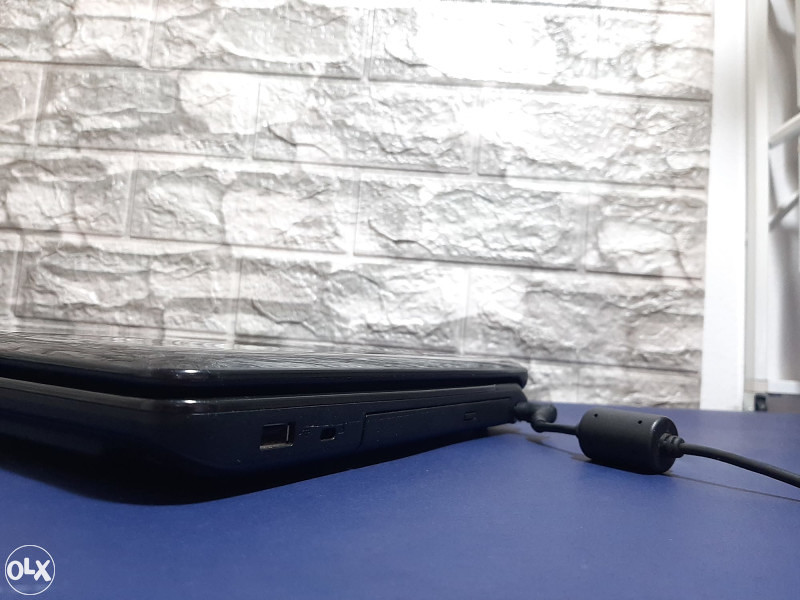 Laptop Siemens Fujitsu 15.6" *i3-M350/4GB RAM/250GB*