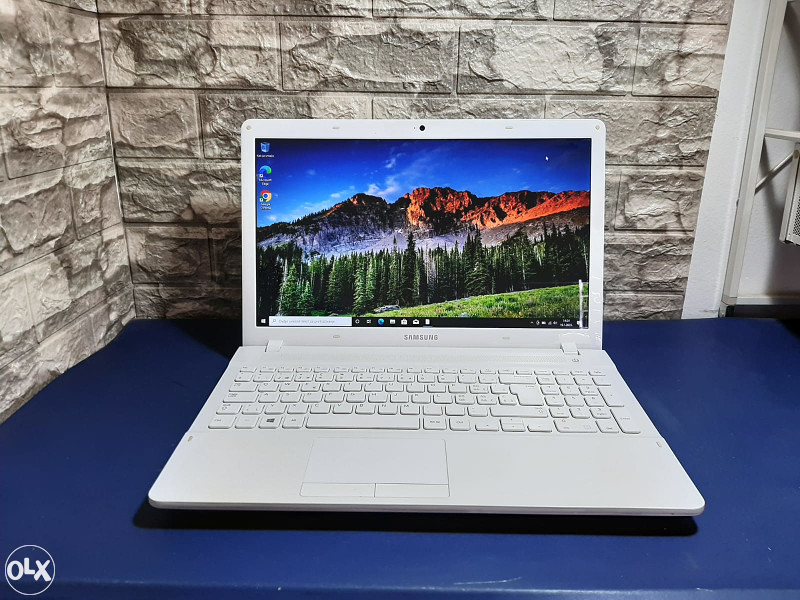 Laptop Samsung 15.6" Celeron 847/6GB RAM/320GB HDD