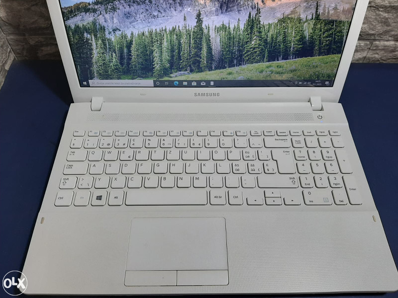 Laptop Samsung 15.6" Celeron 847/6GB RAM/320GB HDD