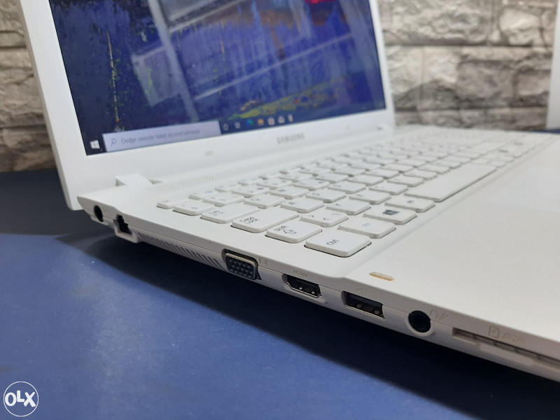 Laptop Samsung 15.6" Celeron 847/6GB RAM/320GB HDD