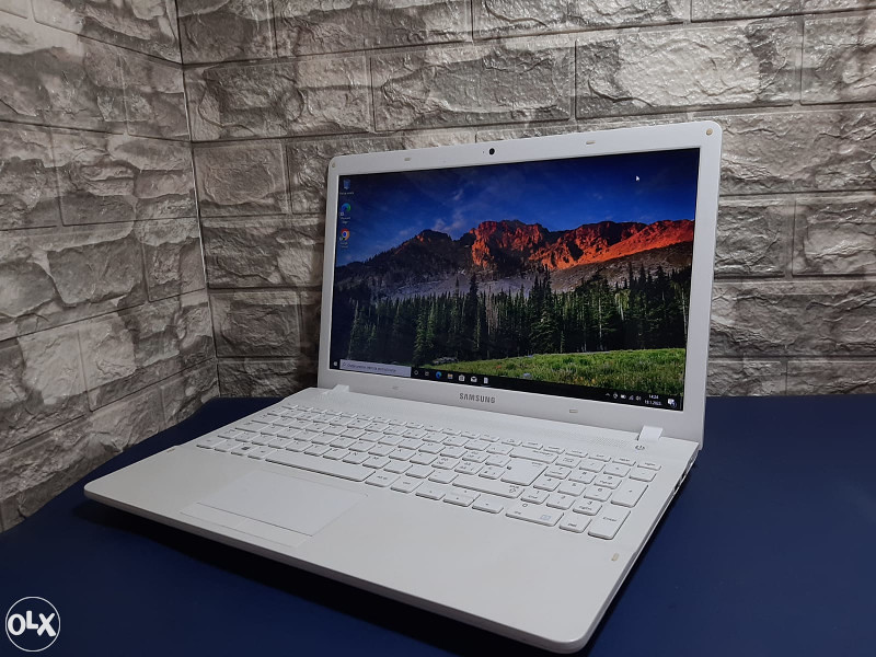 Laptop Samsung 15.6" Celeron 847/6GB RAM/320GB HDD