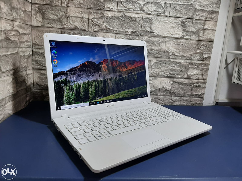 Laptop Samsung 15.6" Celeron 847/6GB RAM/320GB HDD
