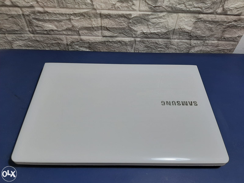 Laptop Samsung 15.6" Celeron 847/6GB RAM/320GB HDD