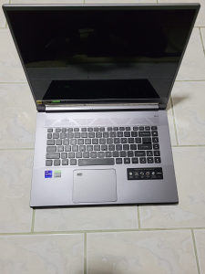 Acer Trition 500se i9-11900h rtx 3080 gaming laptop