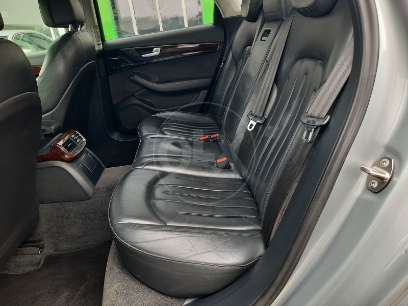 AUDI A8 QUATRO 3.0 TDI