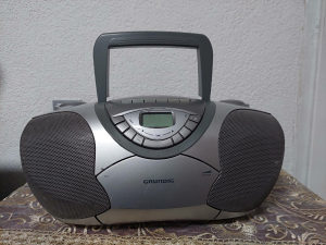 Radio prijemnik GRUNDIG (radio ,kaseta)