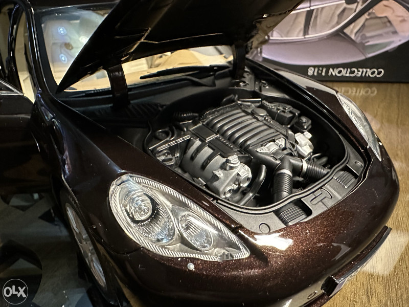 Porsche Panamera S 1:18 maketa model