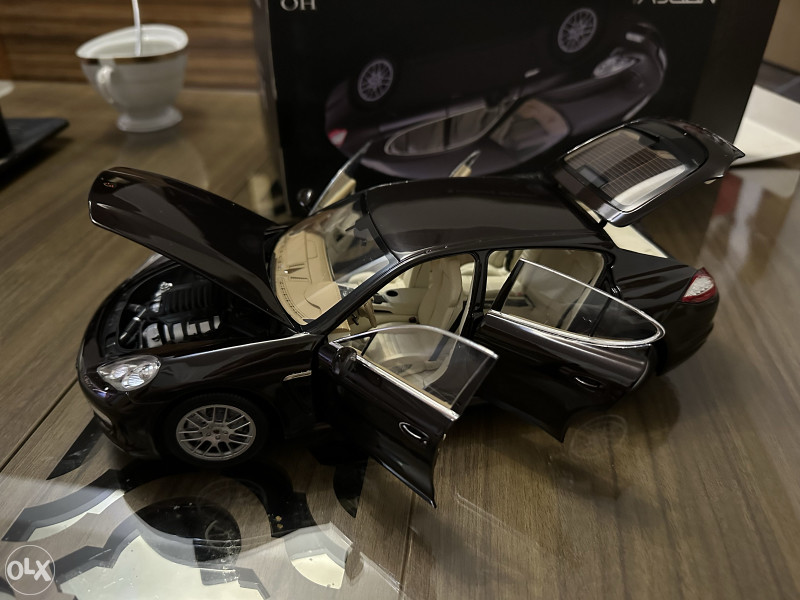 Porsche Panamera S 1:18 maketa model