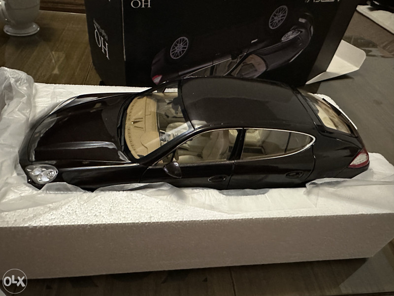 Porsche Panamera S 1:18 maketa model