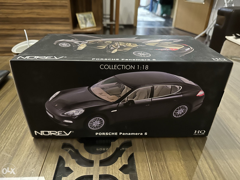 Porsche Panamera S 1:18 maketa model